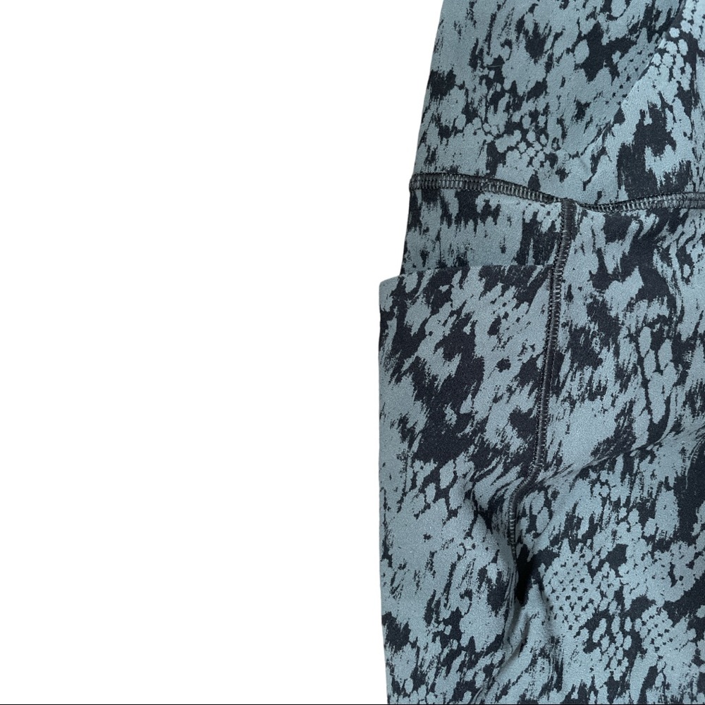 Athleta Salutation Stash Pocket Python Black Prin… - image 7